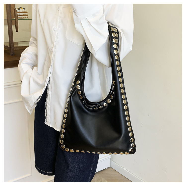 Retro Style Oil-Wax Leather Should-Armpit Bag with Rivets - Large Capacity Tote for Everyday Use