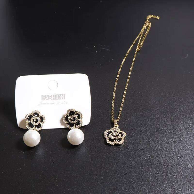 Black camellia necklace stud earrings set xiaoxiangfeng stainless steel chain retro light imitation pearl earring jewelry