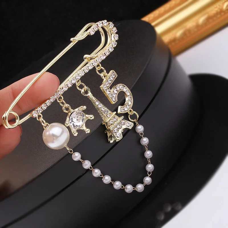 Fashion luxury brand Pin Accessories New Pearl Flower Brooch Versatile Brooches Korean Pin trending jewelry 2024 free shipping awe Y250930