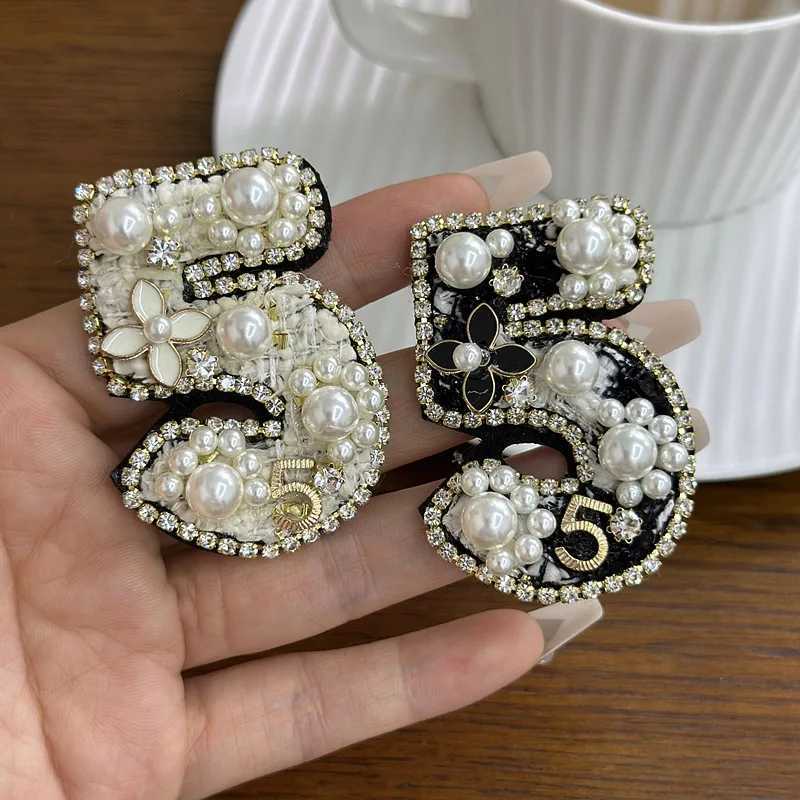 Fashion Korean Style Number 5 Pearl Crystal Badges Pin For Women Men Fashion Elegant Exquisite Classic Clothing Coat Brooch Accessories awe Y250930