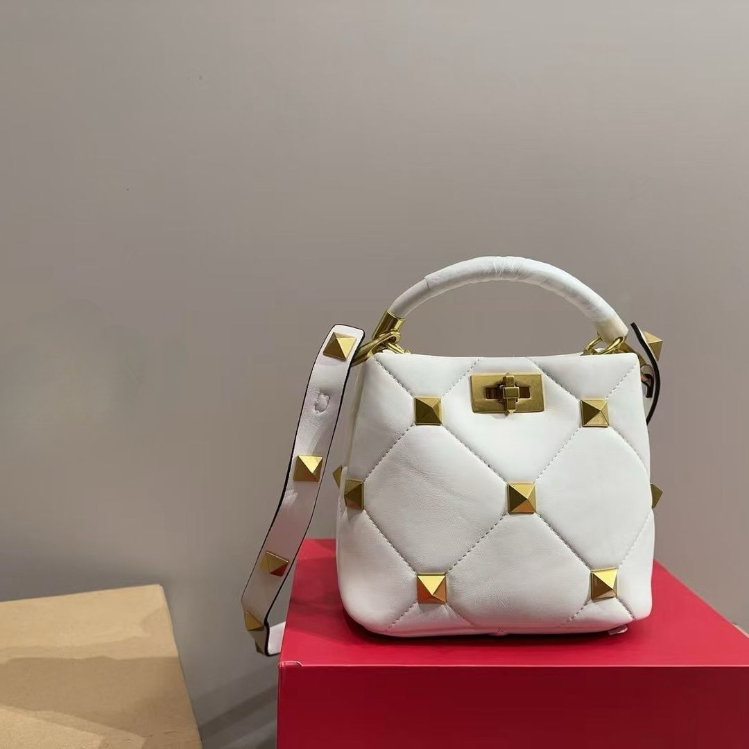 Designer Bag For Woman LOCO V The Tote Baguette Man Clutch Leather Rhinestone Shoulder Embroidery Handbag Underarm valens tinobags Flap Purse Crossbody Bags