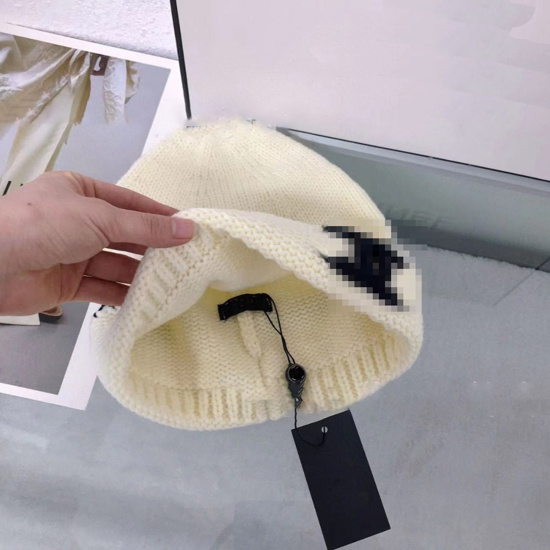 Letter C Wool for Women Designer Beanie Warm and Thick New Knitted Trendy Fashion Ear Protection Hat Skull caps Winter hats #3245