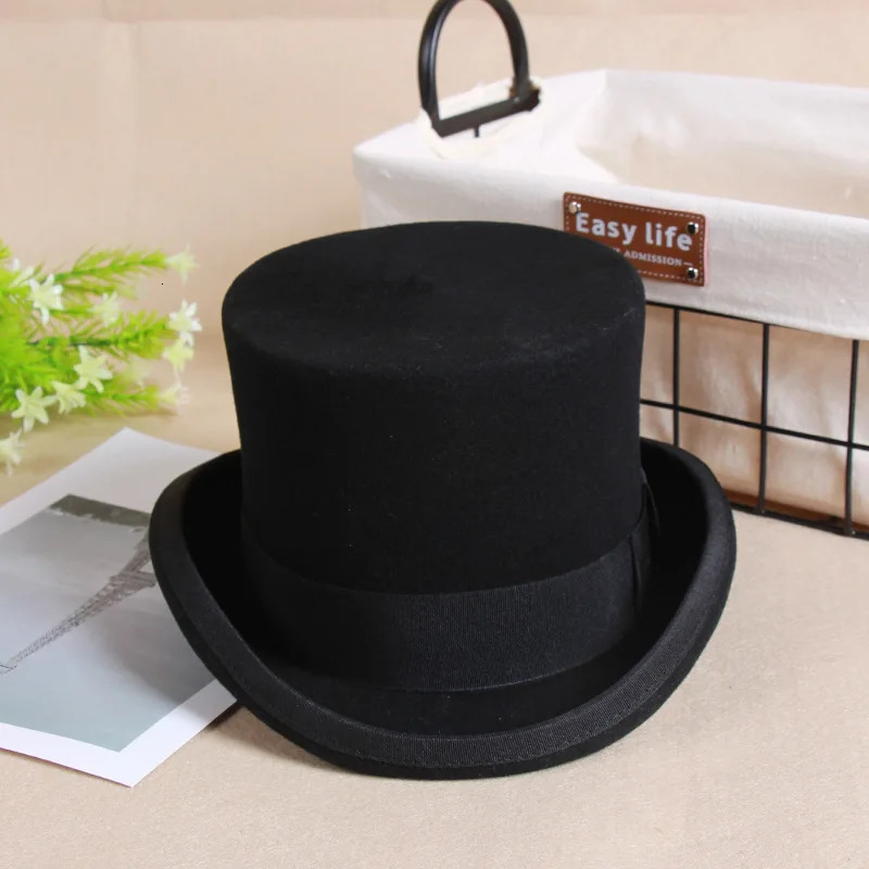 2024 Wool Flat Man Top Hat Fashion Fedora Hats Versatile Panama Magician Cap Gentleman Cylinder Strap Steampunk Unisex Elegant 250922