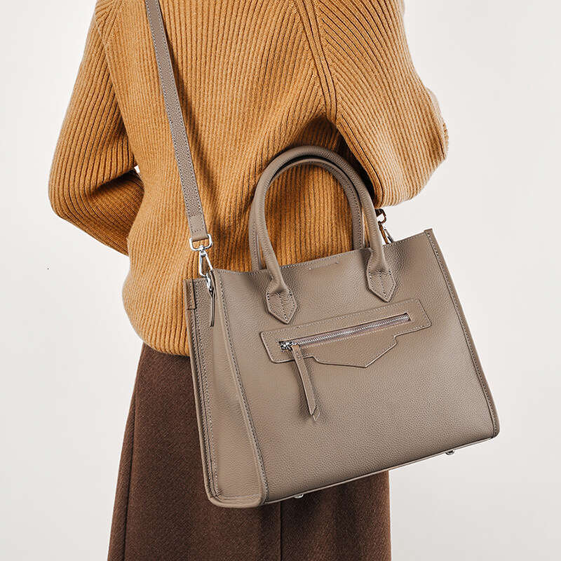 Luxury bag Large Tote High Capacity Genuine Leather Handbag Niche Design end Commuter Laptop Briefcase Women s Bag