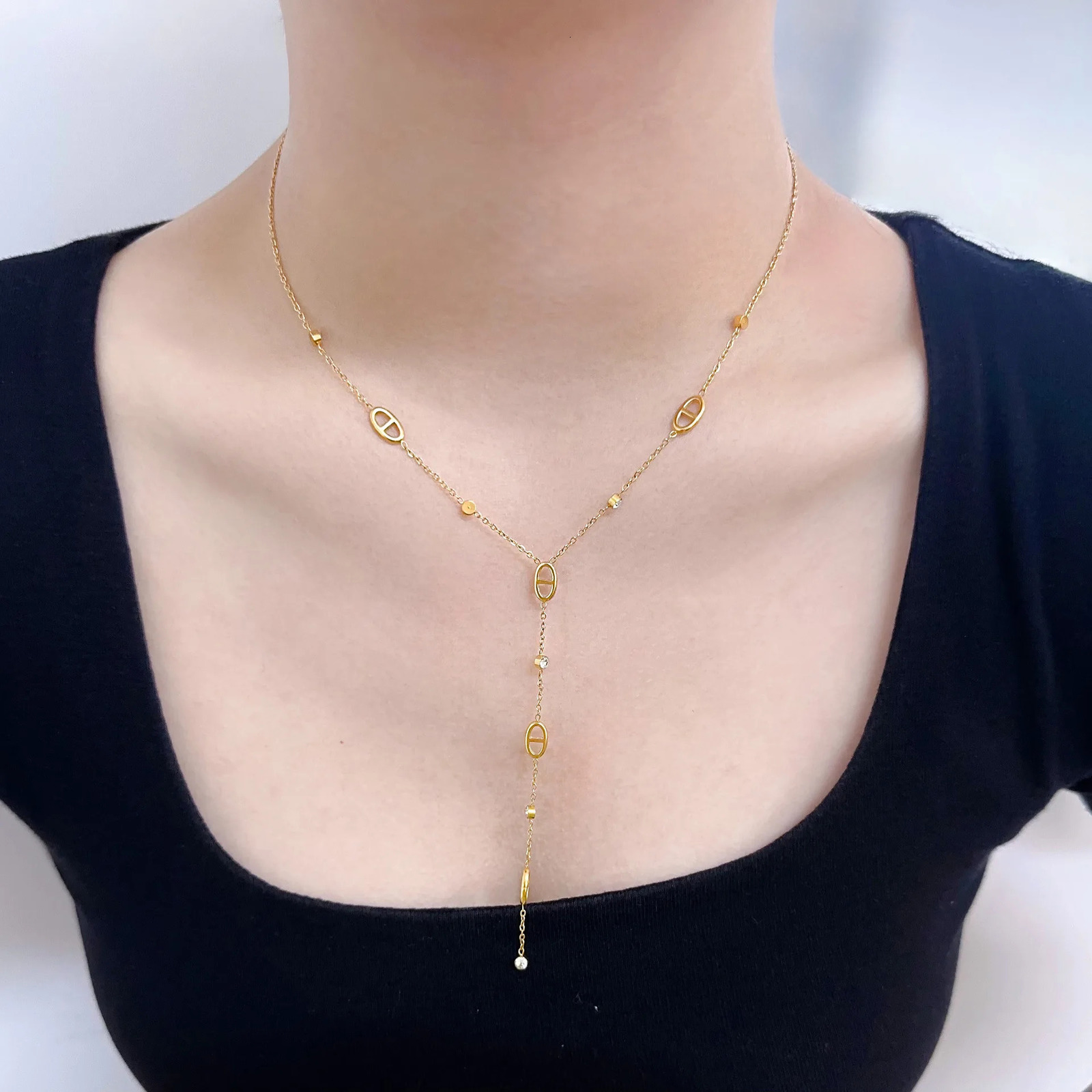 on Necklace Y Chain Non Fading French Exquisite Womens Collarbone Chain Pig Nose Tassel Steel French Classic 250922