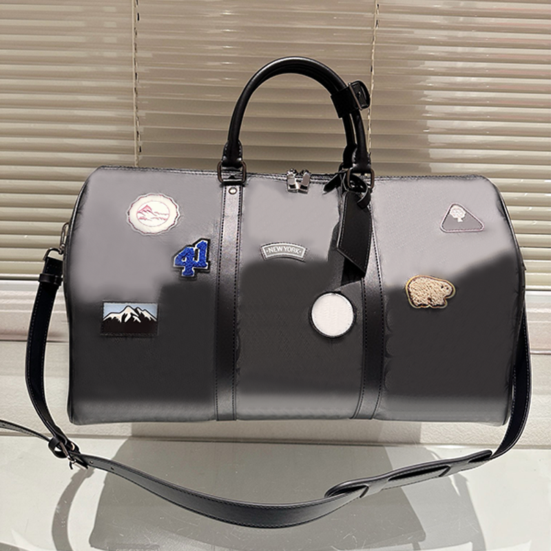 Men's retro travel bags fashionable commuting bags classic monogram letter bags luxury designer bags shoulder bags high-end handbags practical crossbody bags