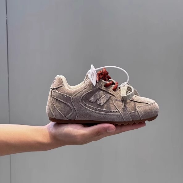 Student Training Shoes Autumn and Designer Winter New Children's Korean Sports Anti slip Wear resistant Soft soled Board Forrest Gump