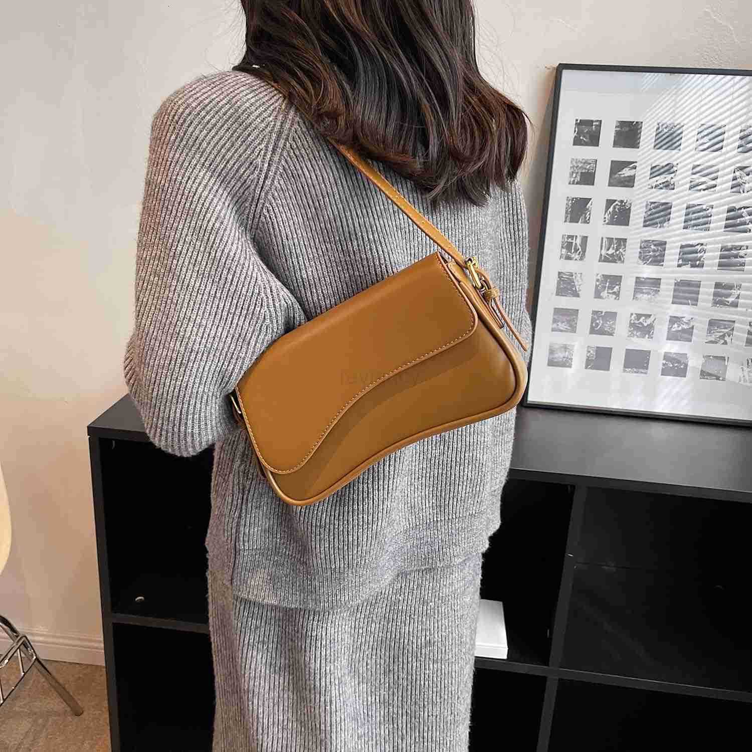 Leather Shoulder Bag for Women Hobo Handbag CluTCh Saddle Bag with Removable StrapW250930