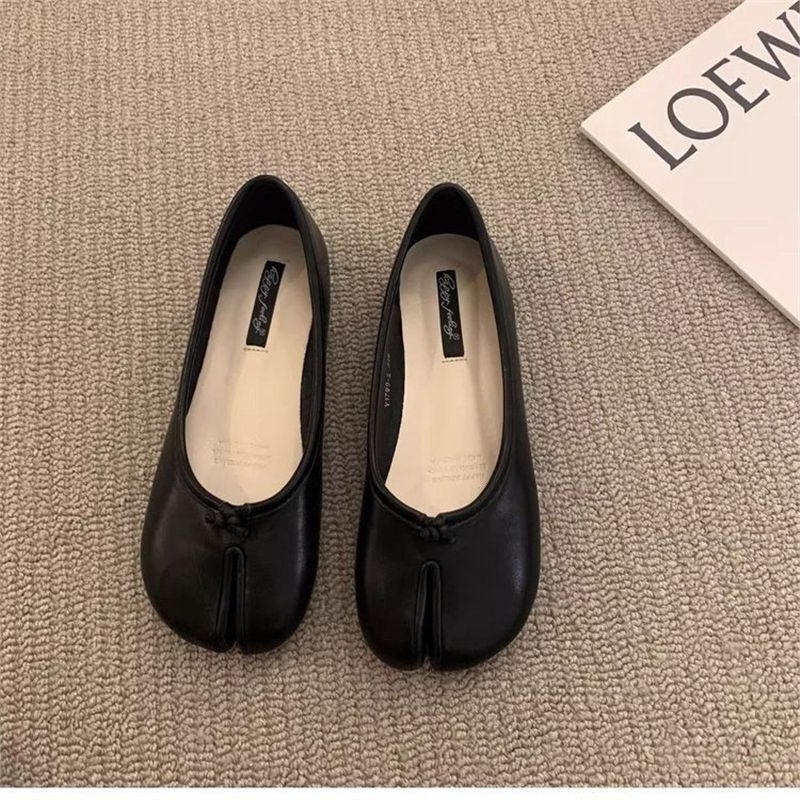 Women's Single Versatile Toe Split 2025 Internet Celebrity Slip-On New Spring Summer Pig Trotter Horse Hoof Large Size Flat Lazy Shoes ddmymonkey