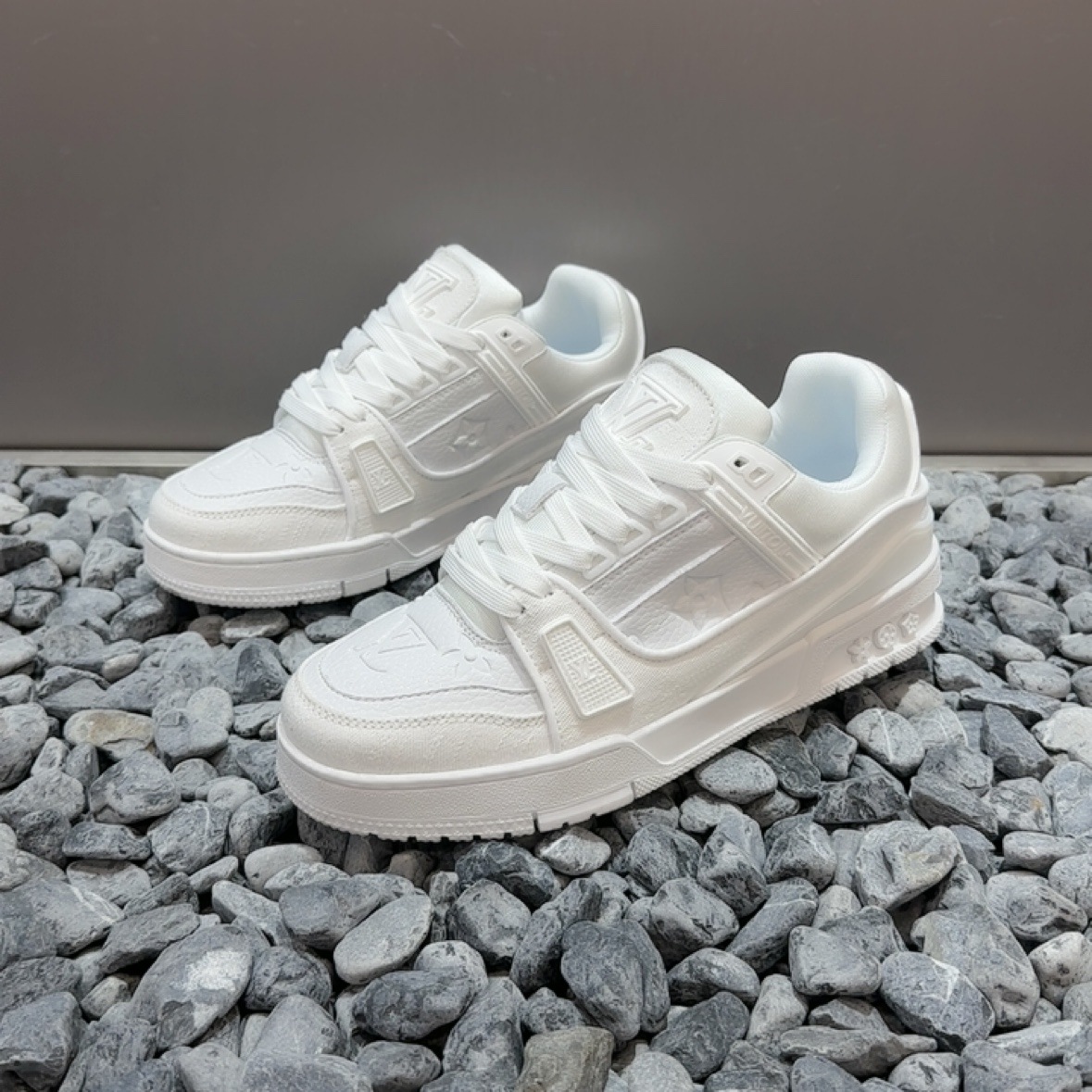 Designer shoes free shipping New fashionable and versatile couple shoes with soft soles and casual height increasing board shoes black white blue grey