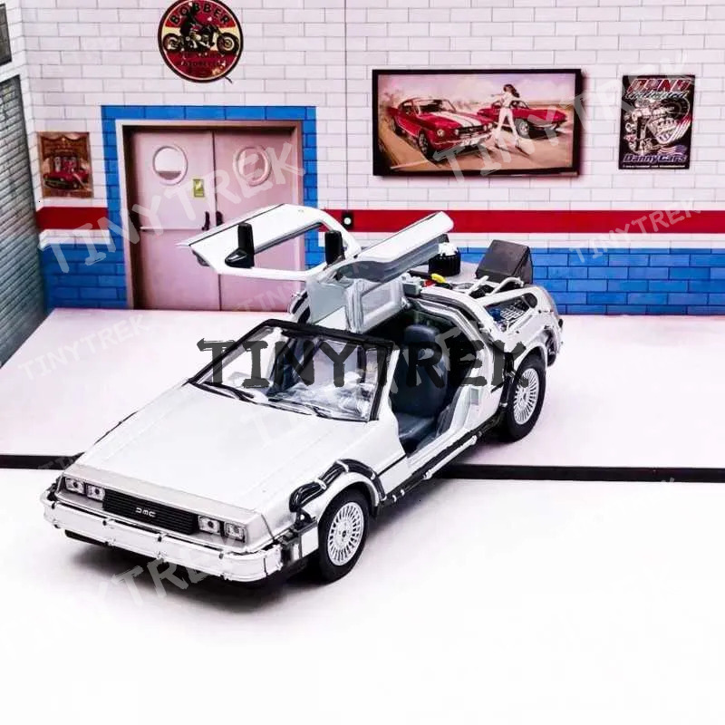 Movie flying version of the car time hine alloy model gift display device L250917