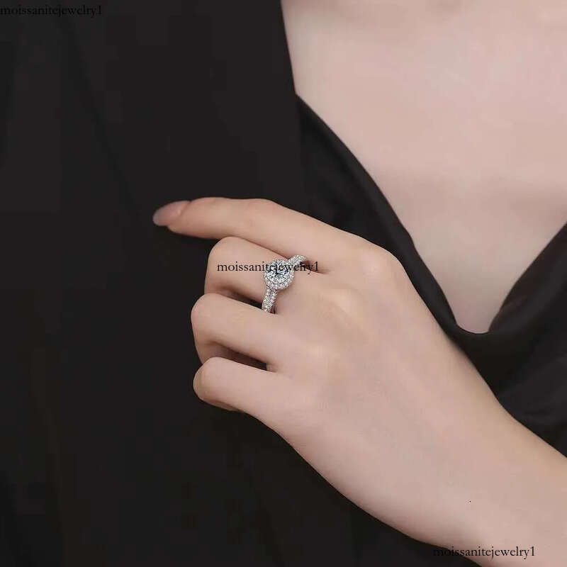 DHCollections Fashion Round Inlaid Dia 2 Cs Moissanite S Sterg Sier Wedding Proposal Gift Ring