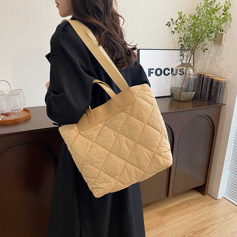 Embroidered Quilted Large Capacity Simple Handbag Tote Bag for Women 2024 Winter New Light Luxury Shoulder Bag Commuter Underarm Bag H250930