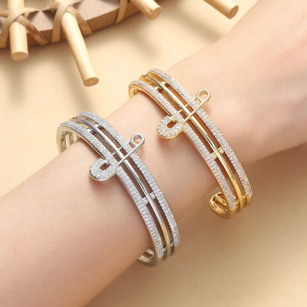 Bracelets Designer Luxury jewelry for women Aolly plated with 18K gold Zircon inlay Simple Elegant Fashion High-end Festival Vacation gifts