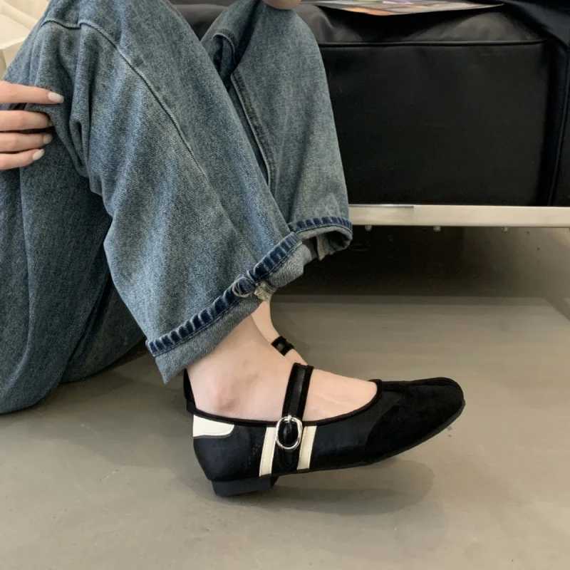 2025 Autumn New Mary Jane WenS Shoes Korean Version Round Toe Cfortable Flat Shoes Split Toe Horseshoe Shoes Y250930