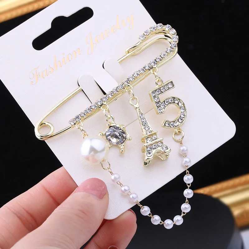 Fashion luxury brand Pin Accessories New Pearl Flower Brooch Versatile Brooches Korean Pin trending jewelry 2024 free shipping awe Y250930
