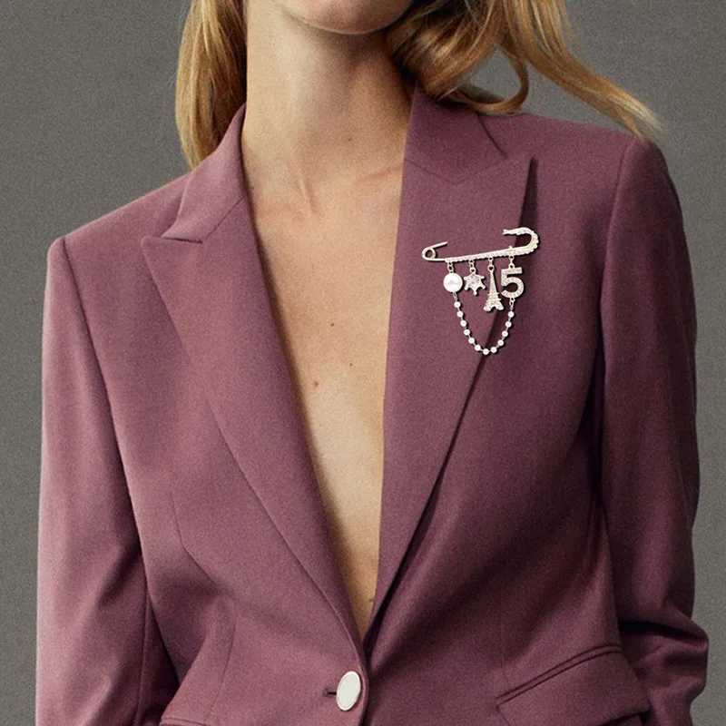 Fashion luxury brand Pin Accessories New Pearl Flower Brooch Versatile Brooches Korean Pin trending jewelry 2024 free shipping awe Y250930