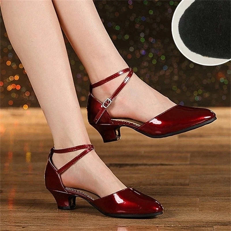 Women Glitter Leather Latin Dance Shoes Closed Toe Soft Sole Salsa Modern Shoe Tango Ballroom Dancing Shoes 3.5cm/5.5cm Heel 250603