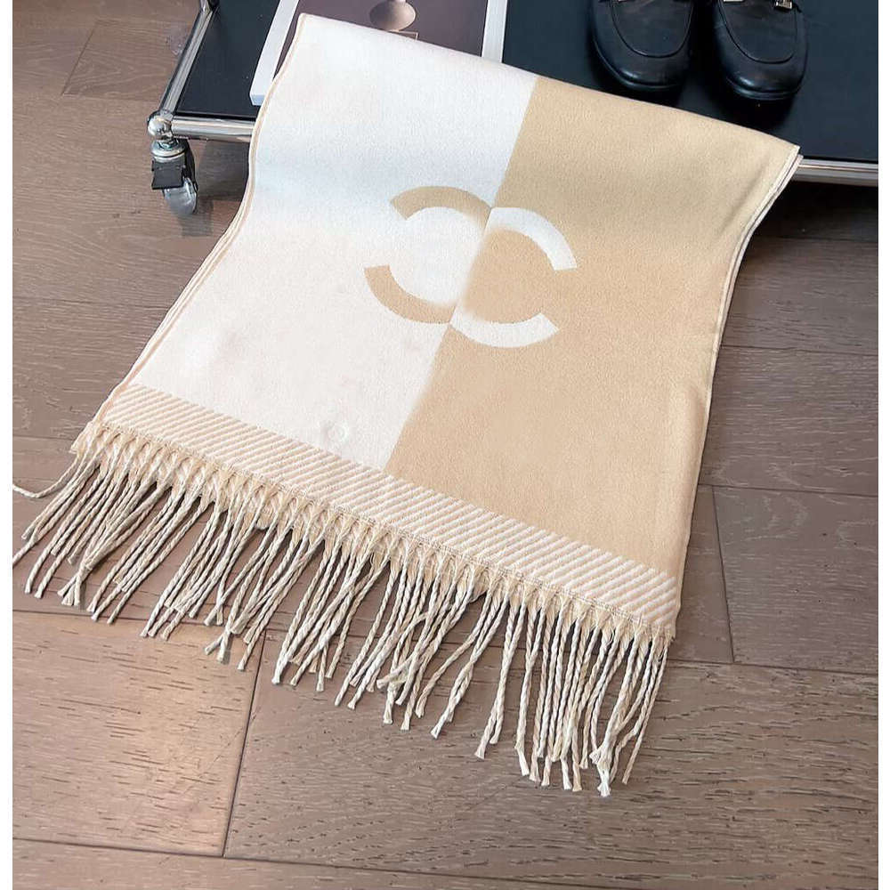 2025 Wool Scarves Winter Luxury Cashmere Scarf Women High End Designer Classic Oversized Big Letter pattern Pashmina shawl neckerchiefs New Gift Long Wraps