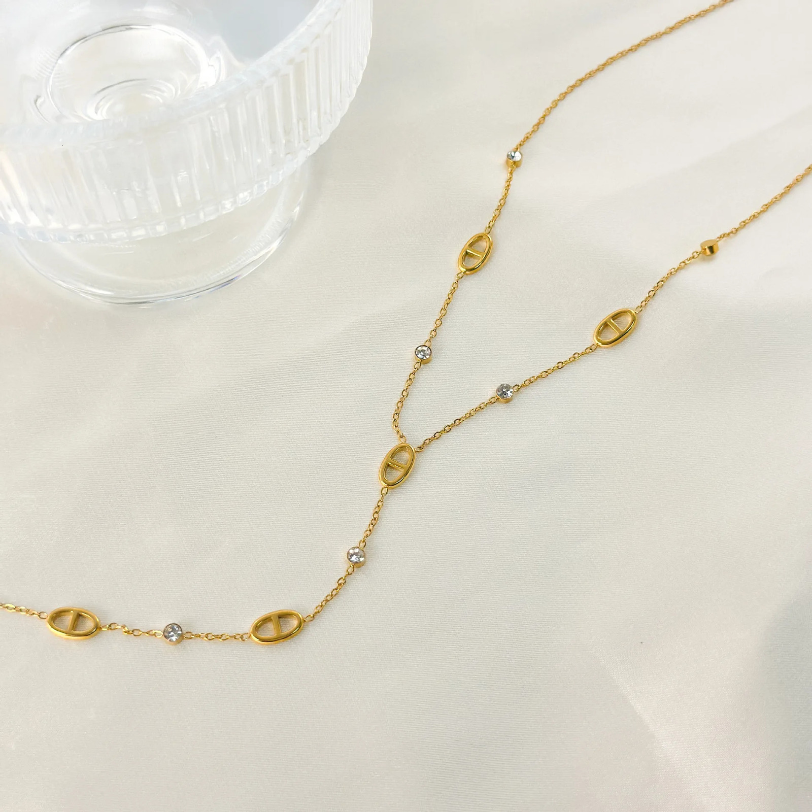 on Necklace Y Chain Non Fading French Exquisite Womens Collarbone Chain Pig Nose Tassel Steel French Classic 250922