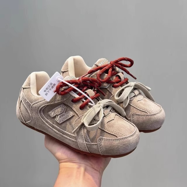Student Training Shoes Autumn and Designer Winter New Children's Korean Sports Anti slip Wear resistant Soft soled Board Forrest Gump