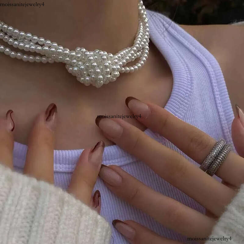 DHCollections Knot simple bead necklace, collar pearl necklace