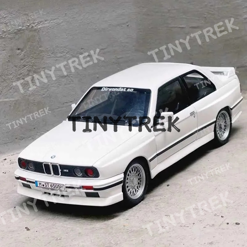 1 24 M3 E30 IM alloy micro die-casting metal Sc model sound light simulation series childrens toy car gift Y241221