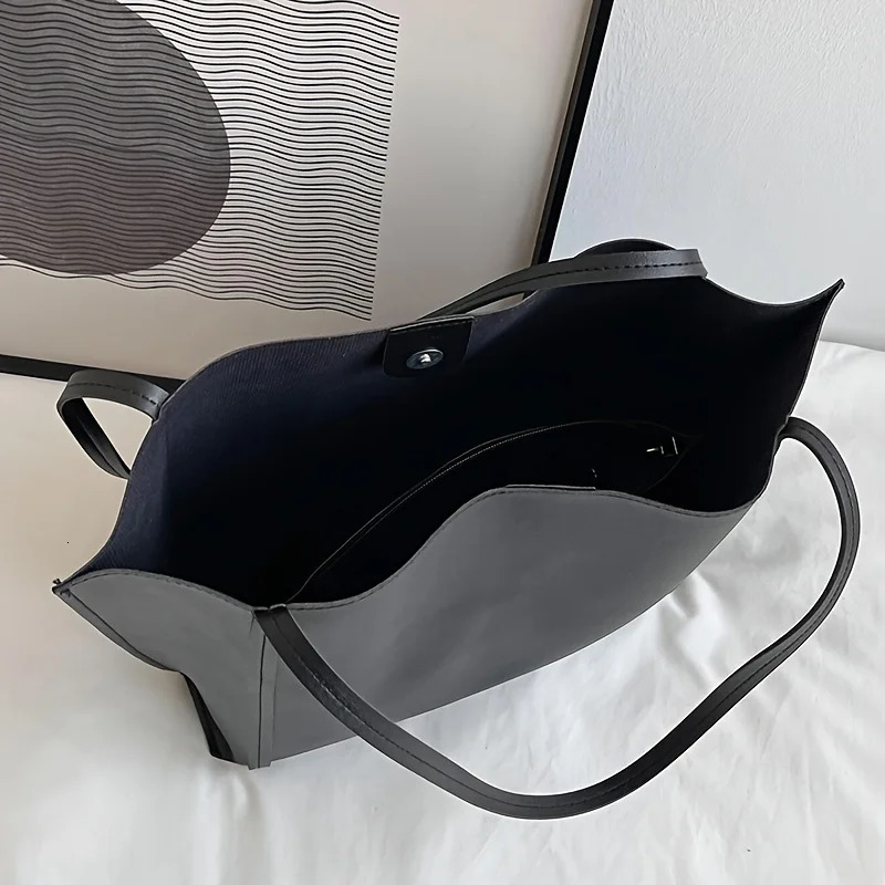 Fashionable black handbag large capacity lightweight and easy to carry retro single shoulder handbag n is fashionable 250929