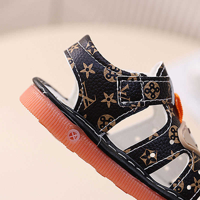 Summer New Whistle Boys Sandals 012 Years Soft Sole Toddler Squeaky Shoes Girls First Walking Shoes C250930