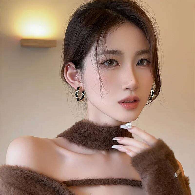 Earrings trending black quality jewelry Stud earrings Jewelry for women