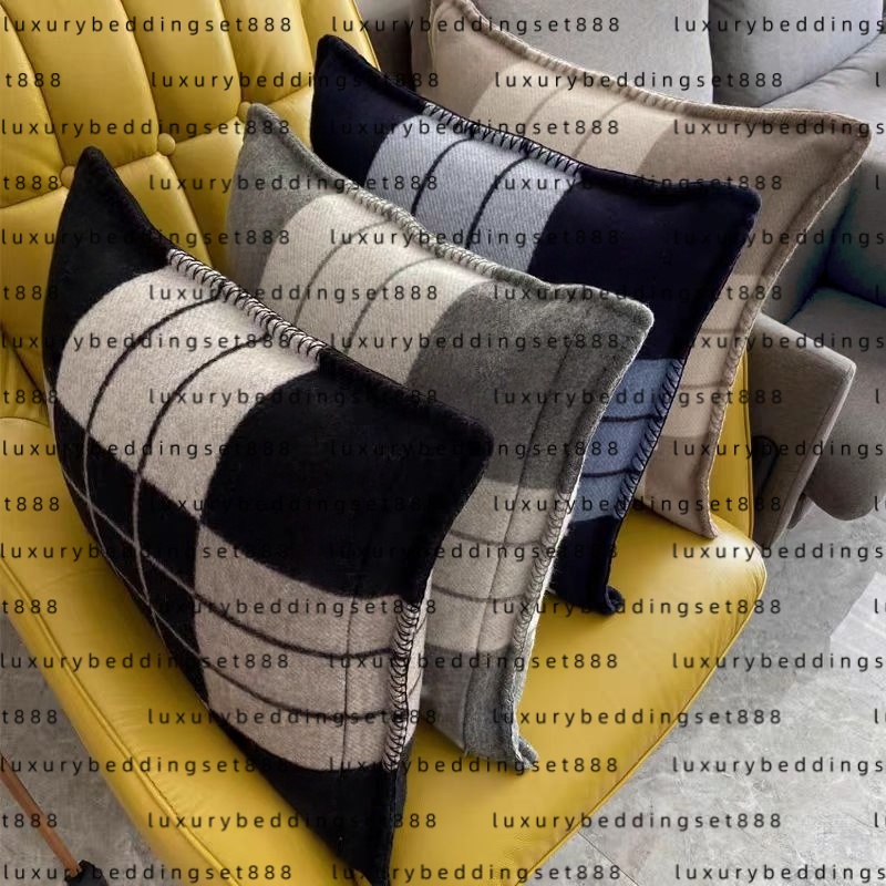 Designer H pillowcase Nordic style pillowcase wool cashmere lunch break sofa cushion car waist back cushion wool knitted pillow pillow case