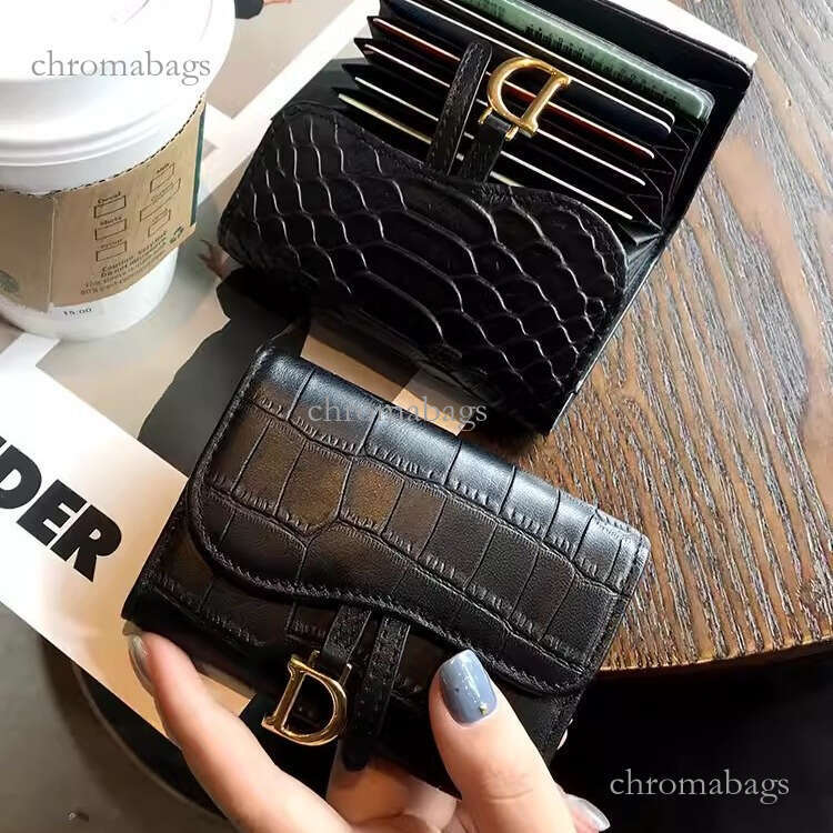 Holder for Wome, Exquisite High-Ed Geuie Leather, Compact 2025 New Model, Multiple Card Slots, Iteret Celebrity Niche Desig with a Sese of