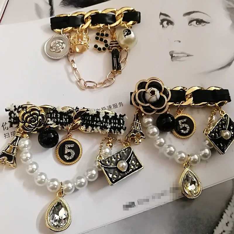 Fashion Classic Pearl Brooches for Women Trendy Luxury Jewelry with Tassel Chain Perfect DIY Party Clothes Accessory wer Y250930