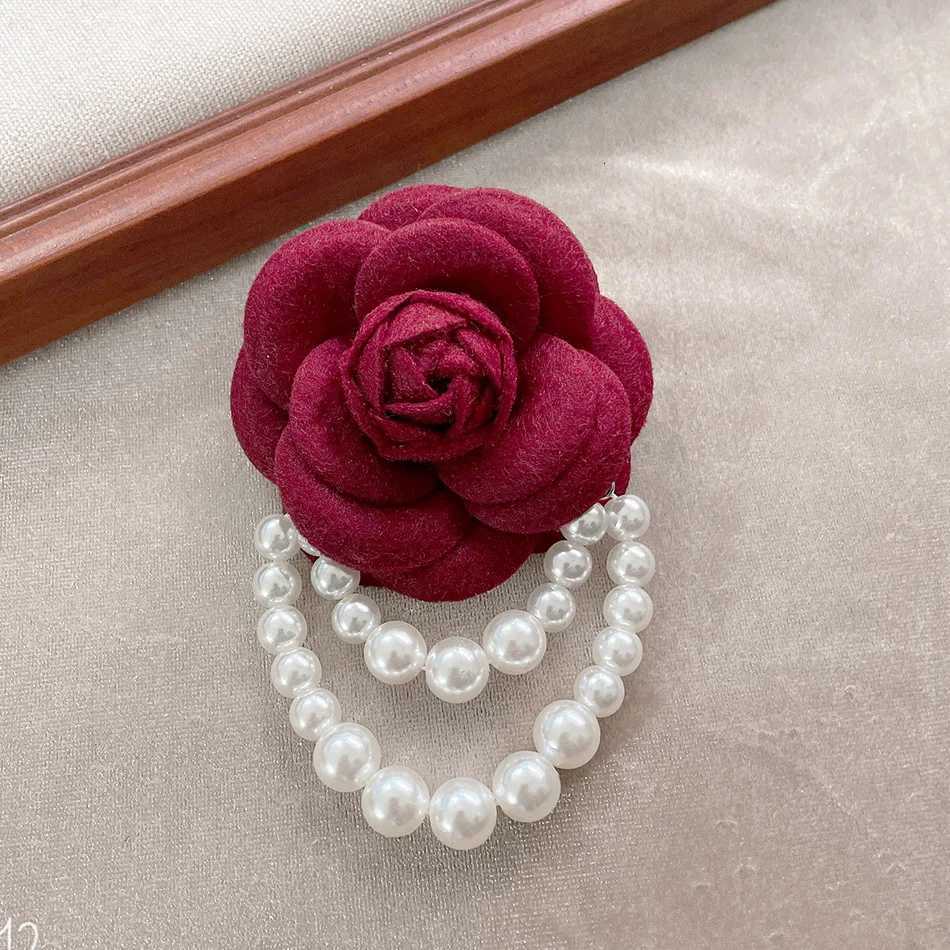 Korean Fabric Camellia Flower Brooch Pins Pearl Tassel Corsage Fashion Jewelry Brooches for Women Shirt Collar Accessories Gift Lounge decoration