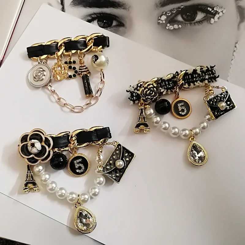 Fashion Classic Pearl Brooches for Women Trendy Luxury Jewelry with Tassel Chain Perfect DIY Party Clothes Accessory wer Y250930