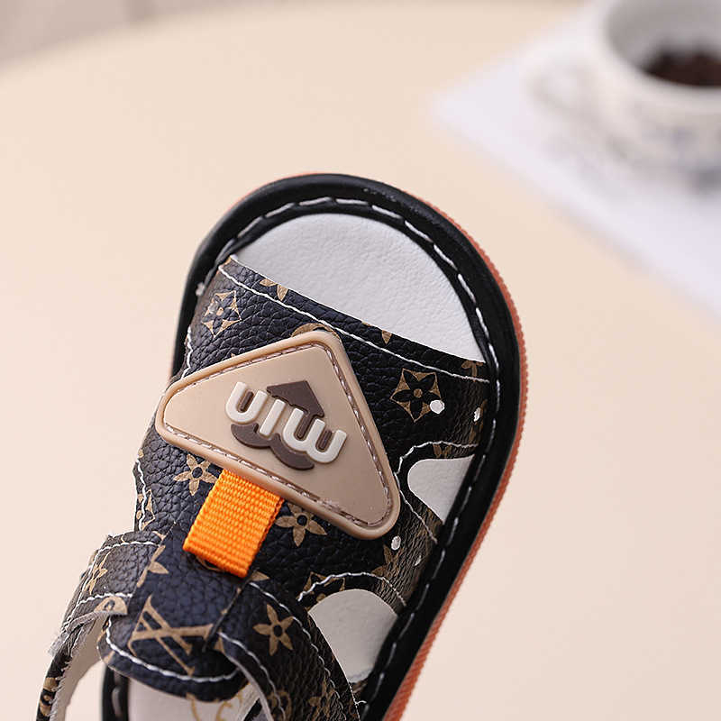 Summer New Whistle Boys Sandals 012 Years Soft Sole Toddler Squeaky Shoes Girls First Walking Shoes C250930