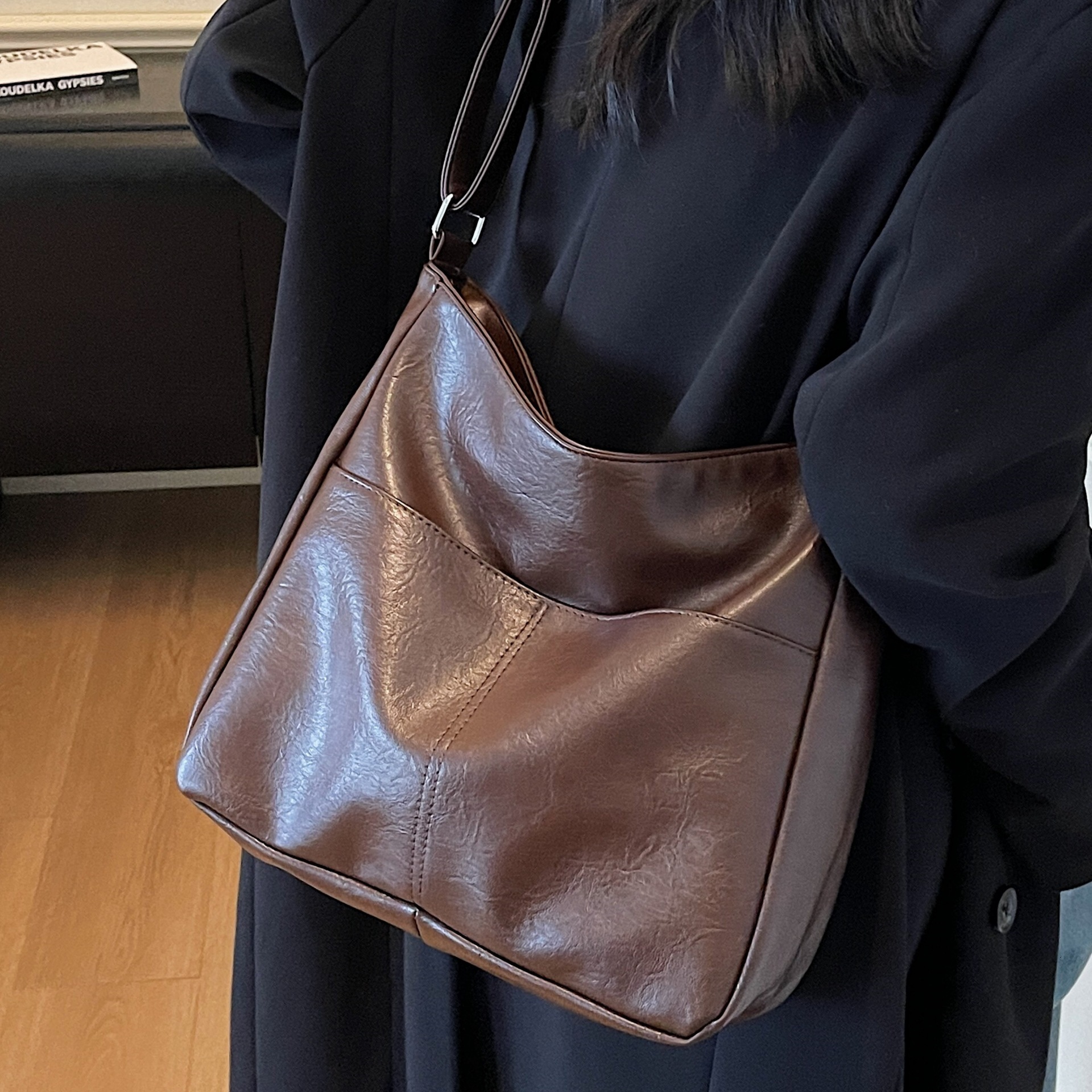 Fashion Autumn Winter Designer Bag Women Luxury Tote Bag Purse Large Capacity Suede Handbag Cute Plush Shoulder Bag Leather Brown Nags Sac Vintage Tra