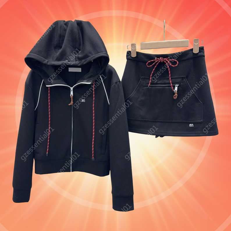 Designer Daily Commuting Wear 2025 New Goddess Style Two Piece Hoodie and Shorts Set in Space Cotton Womens High End Light Charm Casual Fashion