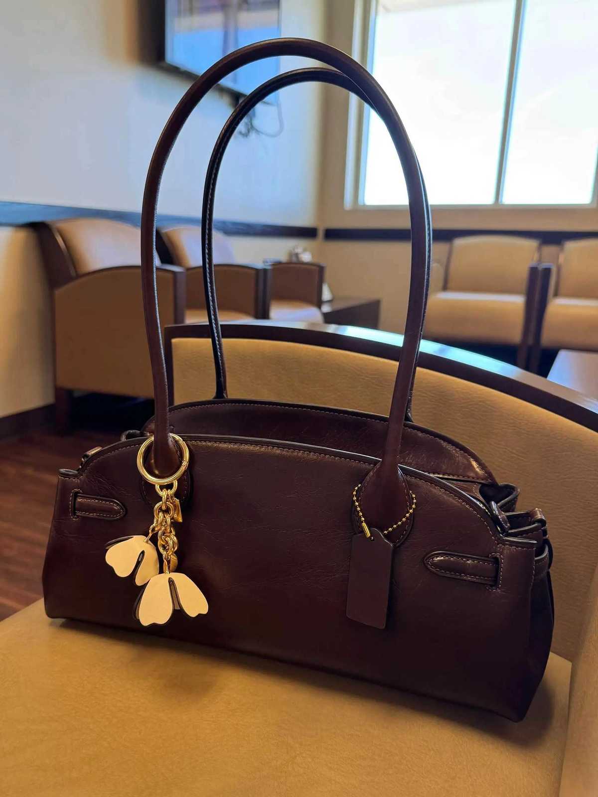 Spring Summer Large Capaci Single oulder Underarm Bag Tote Commuter Breadsti Bag Boston Bag Modern Neutral Sle Handbag Y250930