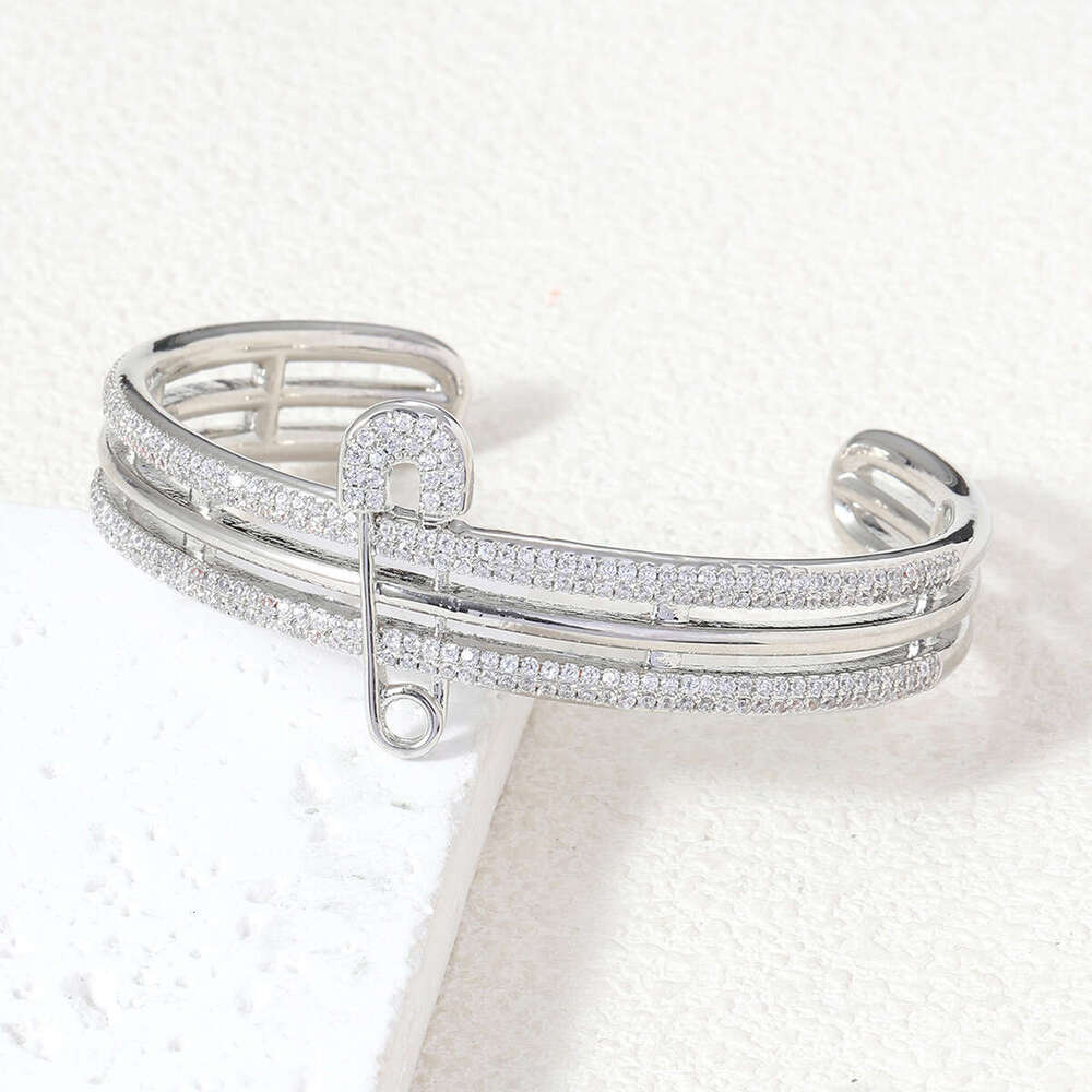 Bracelets Designer Luxury jewelry for women Aolly plated with 18K gold Zircon inlay Simple Elegant Fashion High-end Festival Vacation gifts