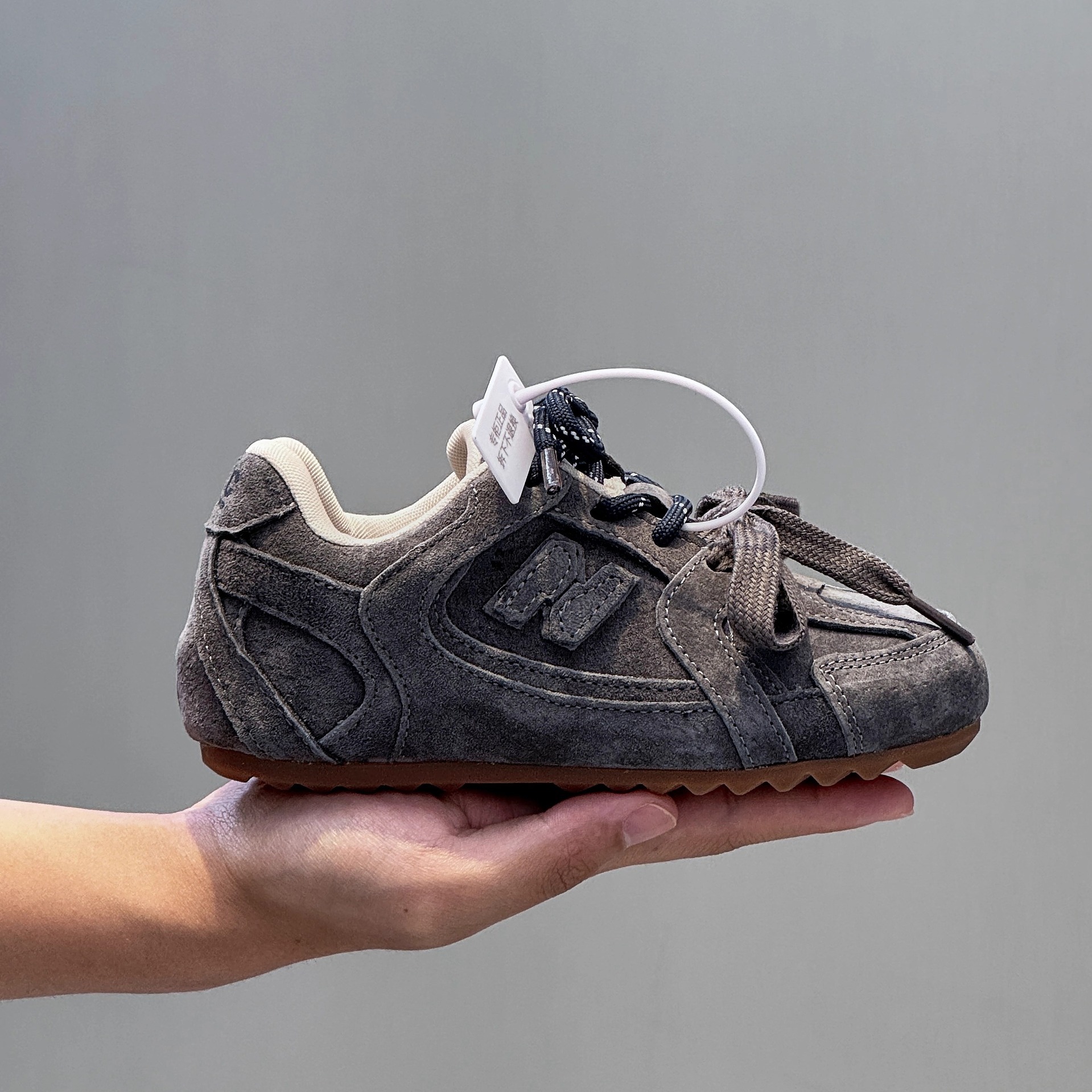 Student Training Shoes Autumn and Designer Winter New Children's Korean Sports Anti slip Wear resistant Soft soled Board Forrest Gump