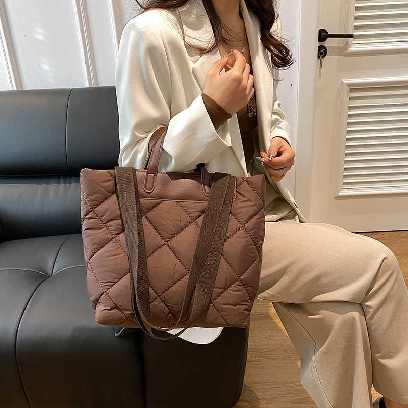 Embroidered Quilted Large Capacity Simple Handbag Tote Bag for Women 2024 Winter New Light Luxury Shoulder Bag Commuter Underarm Bag H250930