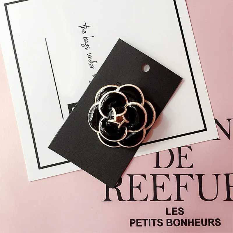 Fashion High Grade Luxury Big Brand Camellia cc Brooch Scarves Buckle Valentines Day Pin Brooches For Woman Gift Accessories awe Y250930