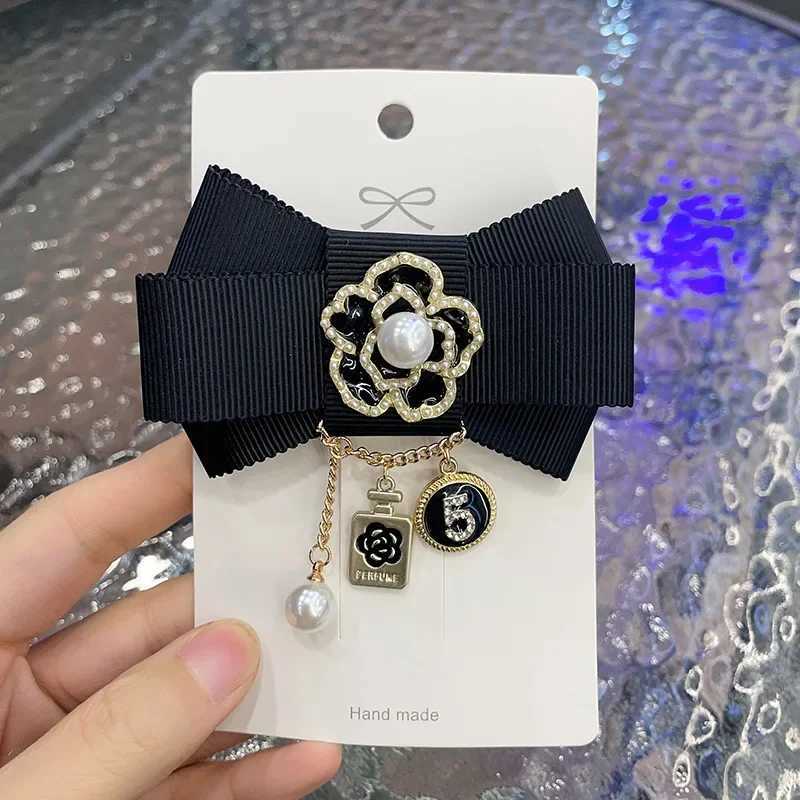 Fashion Korean Fashion Fabric Art Bow Tie Pearl Camellia Flower Brooches for Women Suit Sweater Badge Wedding Party Corsage Brooch Pins awe Y250930