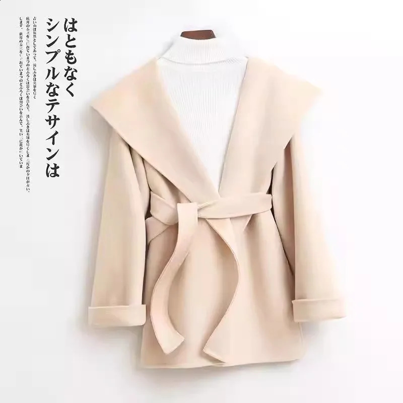 25 Latest Hooded PNEPiece Suit Short Womens Coat 100 Pure Wool Handmade Reversible Woolen Exquisite Fashion Wear 241231