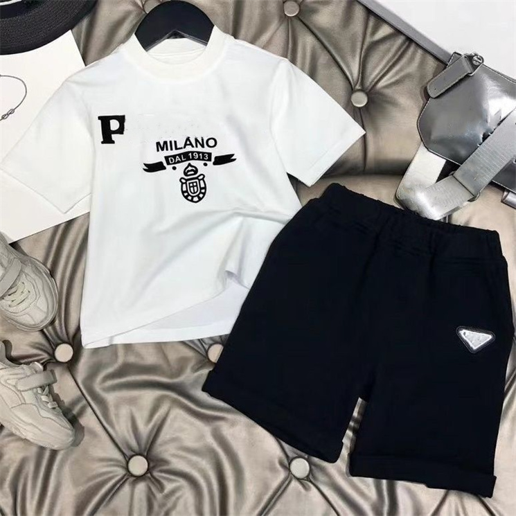 Designer Girls Boys Sportswear Collection High Quality T-shirts and Sweatpants 2 Casual wear fashion collection A12