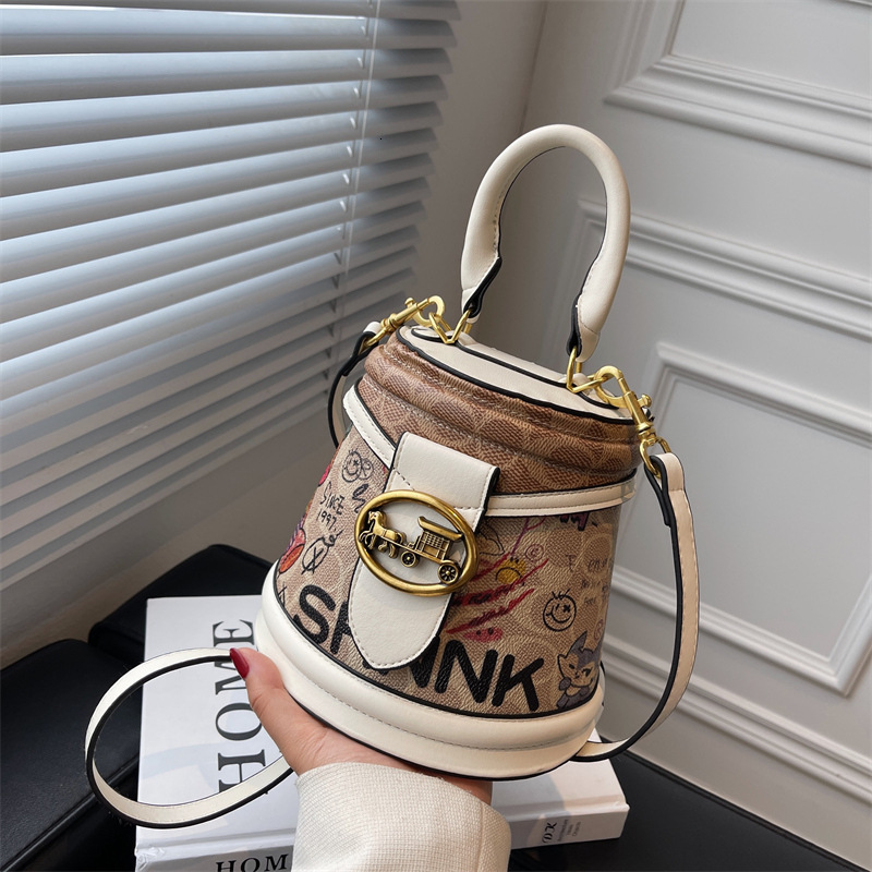 Cartoon Little Bear Water Bucket For Women New Graffiti Cylinder Handbag High End Fashion One Shoulder Crossbody Bag