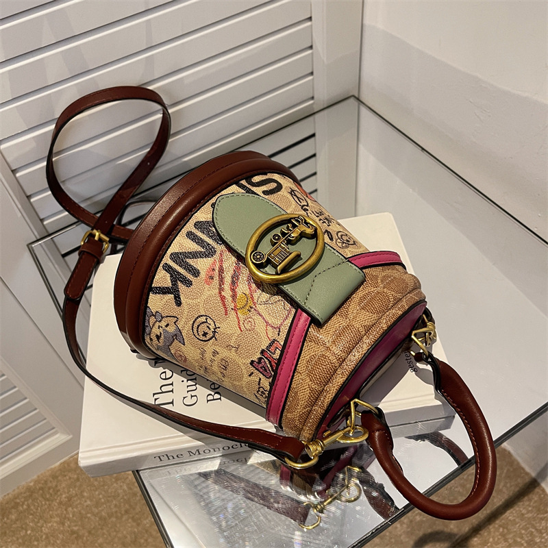 Cartoon Little Bear Water Bucket For Women New Graffiti Cylinder Handbag High End Fashion One Shoulder Crossbody Bag