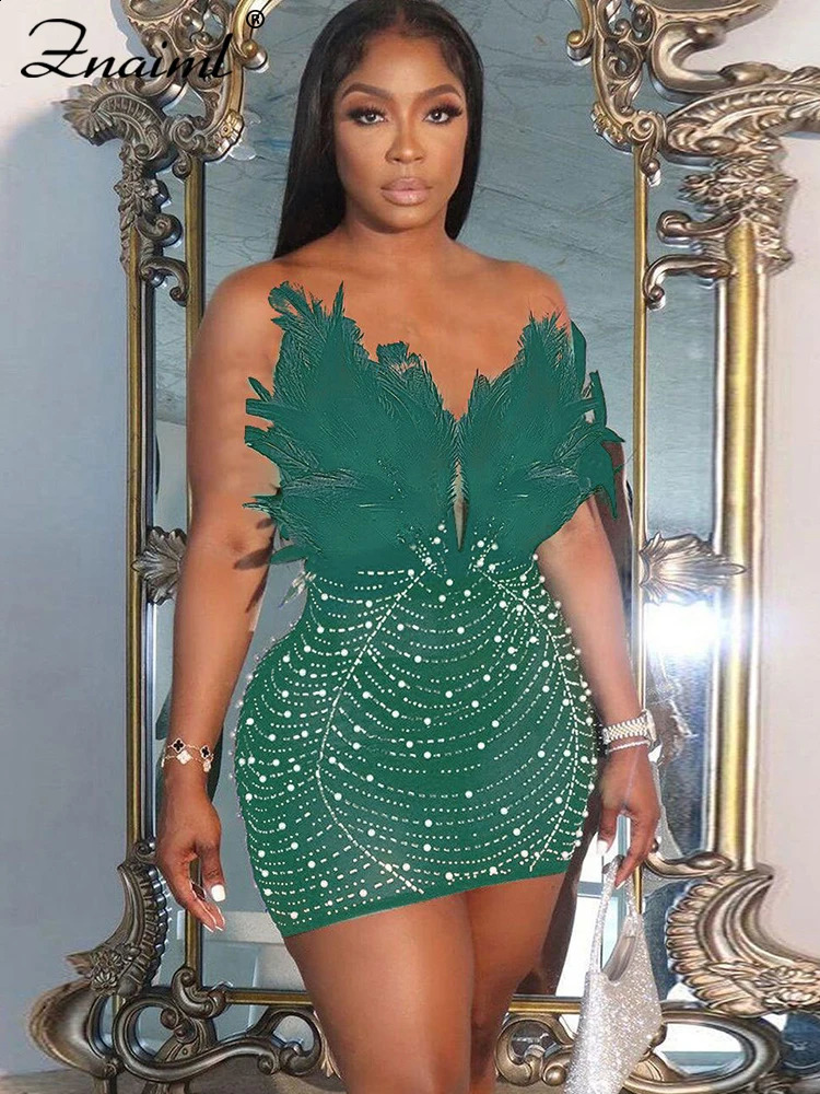 Znaiml Sexy Feathers Rhinestone Backless Diamond Transparent Mesh Mens Wear Rave Club Birthday Party Night Vestidos 241231