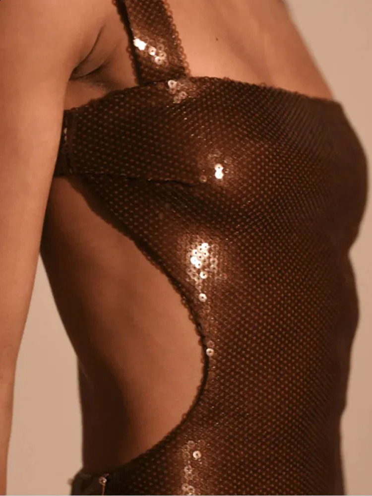 Elegant solid sleeveless spaghetti strap dress with square neckline exposed waist no back sequins Rodes womens holiday party Vestidos 241231